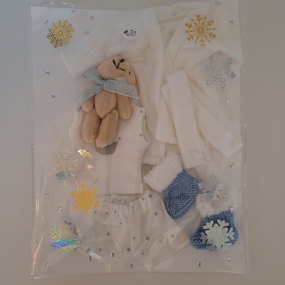 Robe, PJ's, Knitted Slippers, & Teddy Bear Gift Set for 32cm Paola Reina Dolls - Picture 3 of 3